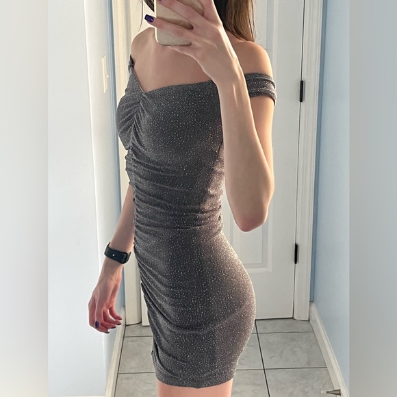 NWT sweetheart neckline ruched mini sparkly dress - Picture 2 of 2
